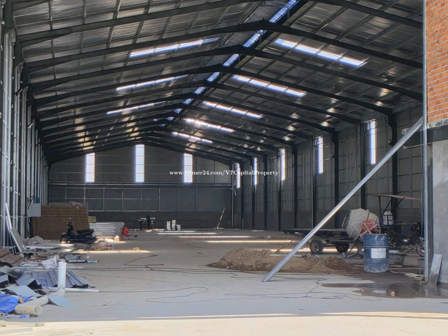 Warehouse 2800m2 Sensok for rent