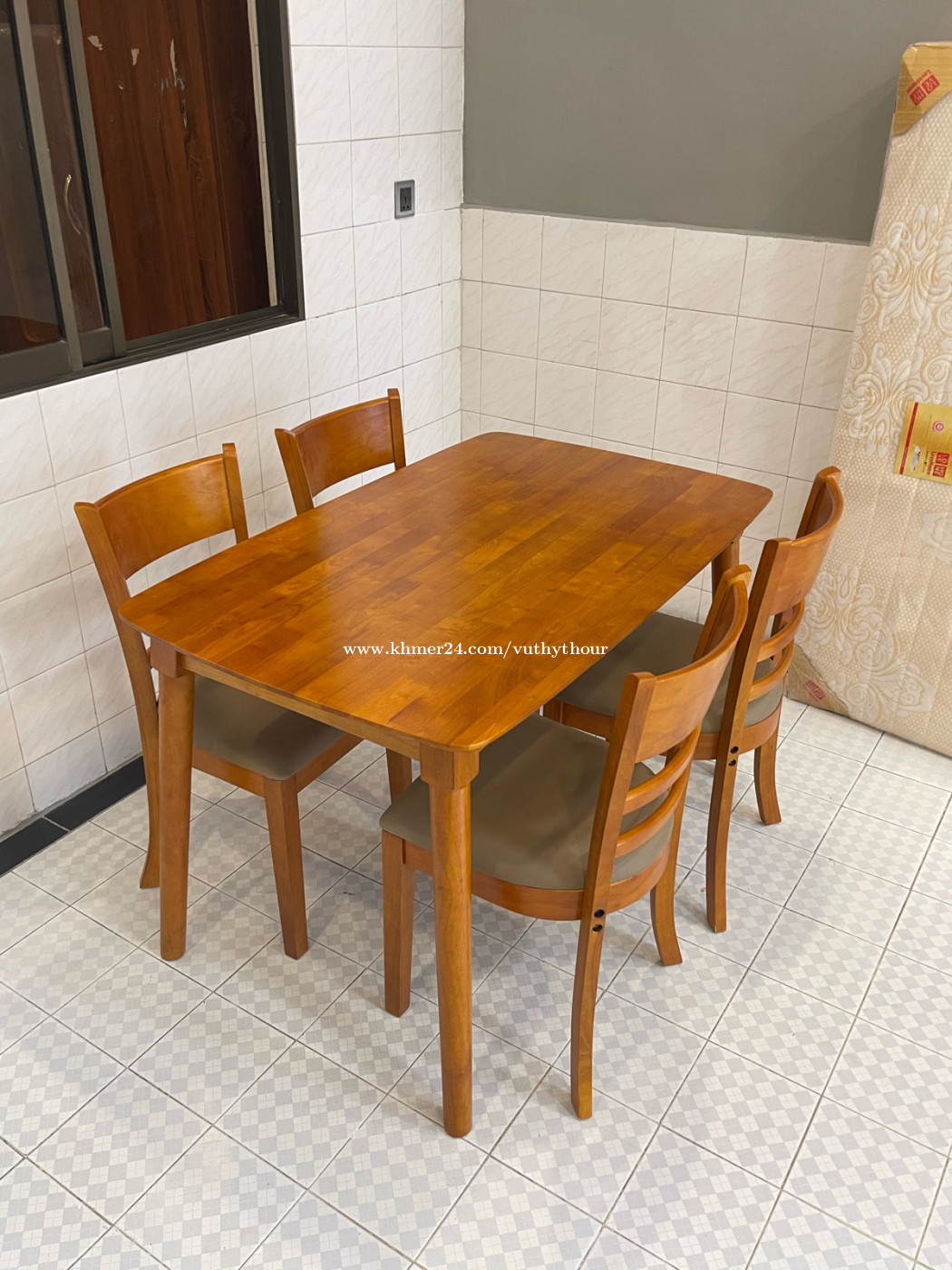 Modern home dining set with 4 chair