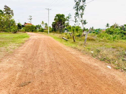 ដីនិងផ្ទះលក់បន្ទាន់ជិតផ្សាររមាស