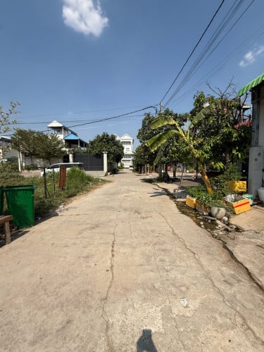 ដីលក់ជាប់ផ្លូវមុខក្រោយ