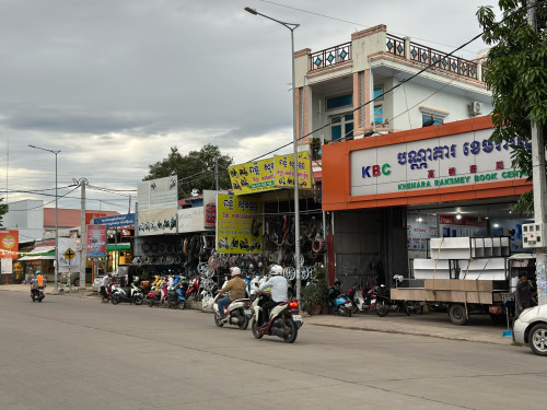 ធូដេជប៉ុន ដៃជើងស្អាត កាតស៊ីនចំ នៅពន្លឺសុវណ្ណ