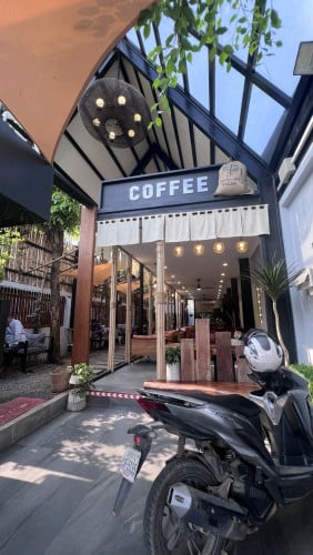 ហាងលក់ជិតផ្សារ កុងតឺណឺផ្លូវសុខសម្រាន្ត  6ម៉ែតគុណ20ម៉ែត(អត់ទឹកតែ)