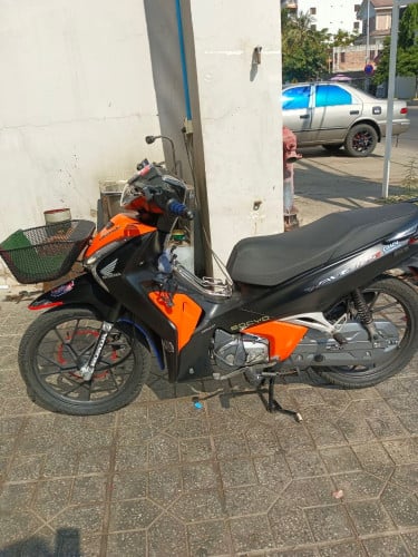 លក់ម៉ូតូជិះផ្ទាល់ 810$ ចរចា (អត់បេះដូង) 011/ 010 738486
