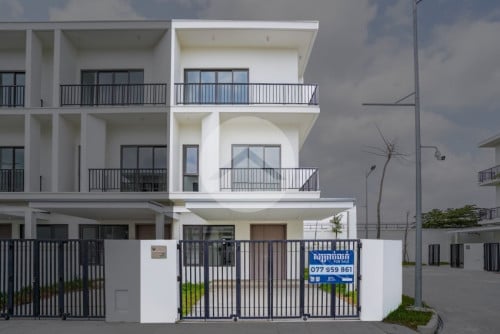 #FORSALE ️វីឡាភ្លោះកែង 3 បន្ទប់គេង🏠🍃 -📍បុរីចន្ទគីរី, ​ព្រែកកំពឹស​, ភ្នំពេញ