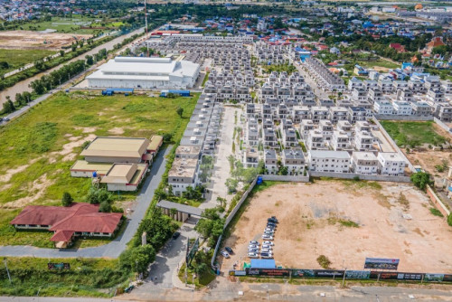 #FORSALE ️វីឡាភ្លោះកែង 3 បន្ទប់គេង🏠🍃 -📍បុរីចន្ទគីរី, ​ព្រែកកំពឹស​, ភ្នំពេញ