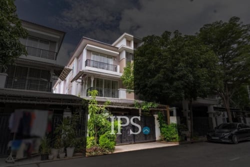 #FORSALE 4-Bedroom Twin Villa -📍The Star Platinum Rosato, Nirouth, Phnom Penh