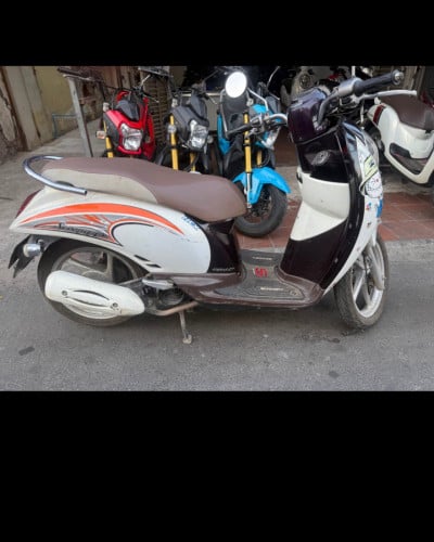 ម៉ូតូ scoopy 2012 សំនុំ មាន កាត520$ 086558489