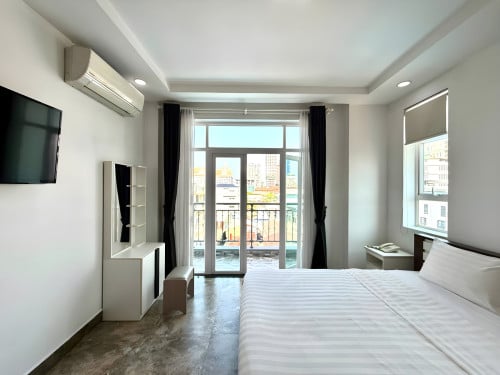 𝐅𝐨𝐫 𝐑𝐞𝐧𝐭: Spacious 2-Bedroom Apartment – BKK Area