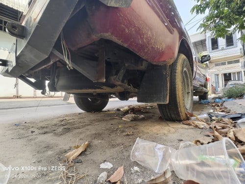 រថយន្ត toyota ប្រភេទដឹកសាច់ដាច់ល្អមិនពុកមិនច្រាសយកទៅប្រើការបានល្អ។សាំងលាយហ្គាស