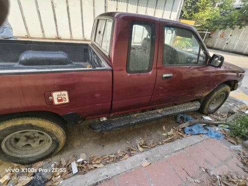 រថយន្ត toyota ប្រភេទដឹកសាច់ដាច់ល្អមិនពុកមិនច្រាសយកទៅប្រើការបានល្អ។សាំងលាយហ្គាស