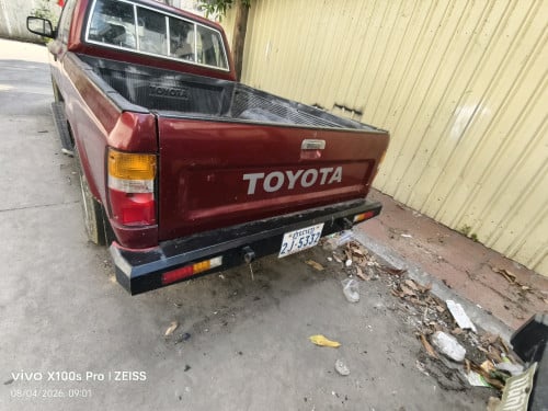 រថយន្ត toyota ប្រភេទដឹកសាច់ដាច់ល្អមិនពុកមិនច្រាសយកទៅប្រើការបានល្អ។សាំងលាយហ្គាស