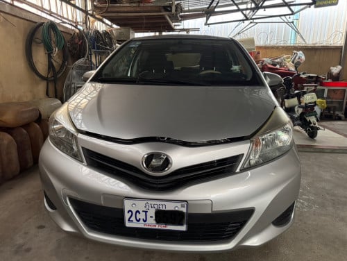 លក់ឡាន Toyota Vitz