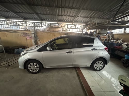 លក់ឡាន Toyota Vitz