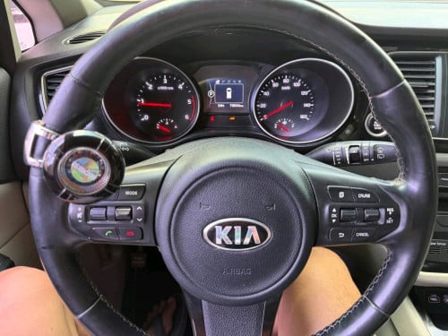 👌 ស្តុកថ្មី Kia Carnival 2015 បើកតំបូល