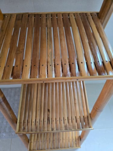 ធ្នើរឫស្សី /Etagère en bambou