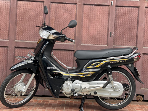 Honda Dream ឆ្នាំ2023 ម៉ូតូស្អាតខ្ចី99% ទឹកថ្នាំមូល ជិះបាន9ពាន់ស្រ៊ុន ថែមកាំបន្ទះ1ឈុត