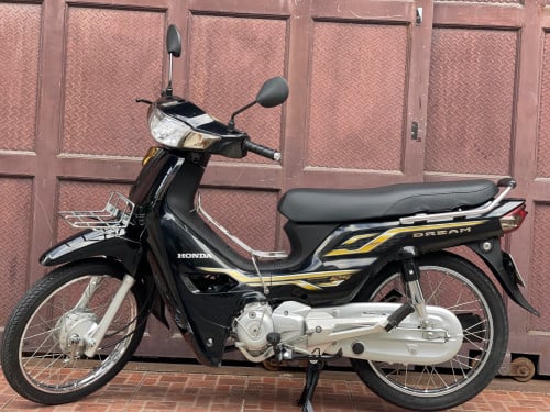 Honda Dream ឆ្នាំ2023 ម៉ូតូស្អាតខ្ចី99% ទឹកថ្នាំមូល ជិះបាន9ពាន់ស្រ៊ុន ថែមកាំបន្ទះ1ឈុត