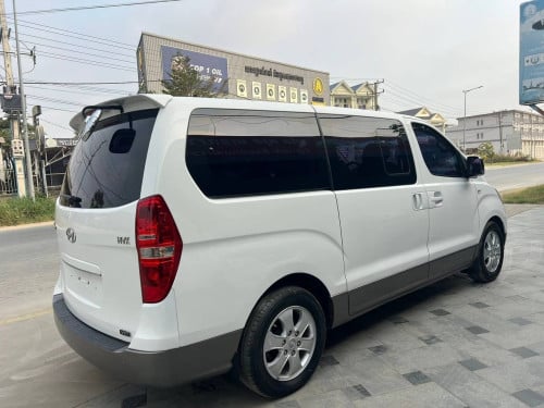 Hyundai Starex HVX 2012