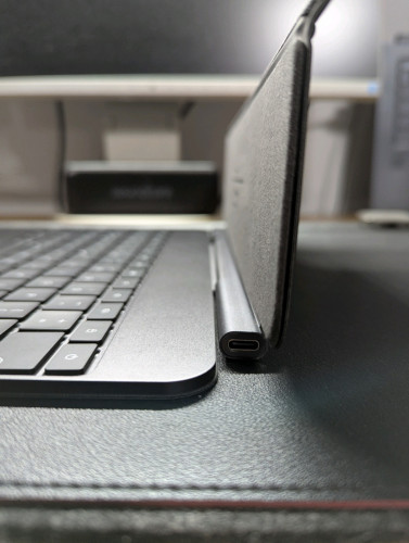 IPad Pro 13-inch (M4) Keyboard /*ទិញមកខុសម៉ូដែល អត់ទាន់បានប្រើ*/ OEM