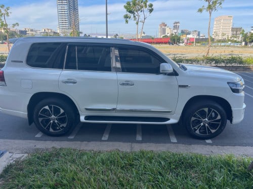 LAND CRUiSER V6