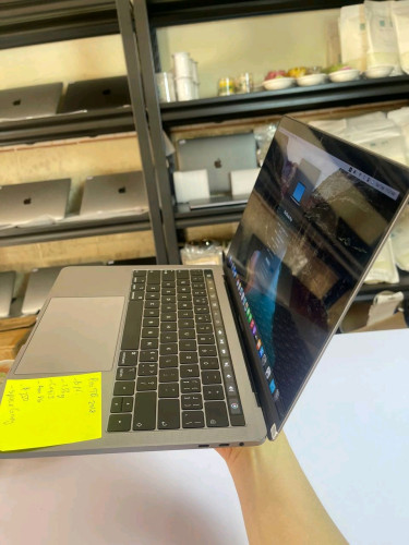 Macbook Pro Year2018 Touch Bar