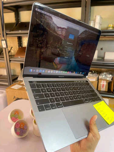Macbook Pro Year2018 Touch Bar