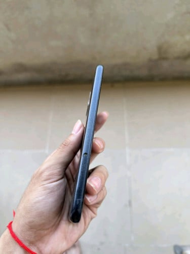Pixel 5 អេក្រង់នៅស្អាត កាមេរ៉ាច្បាស់ ថ្មនៅល្អ ខូចតែម៉ាស៊ីន អាចទិញយកទៅជួសជុស
