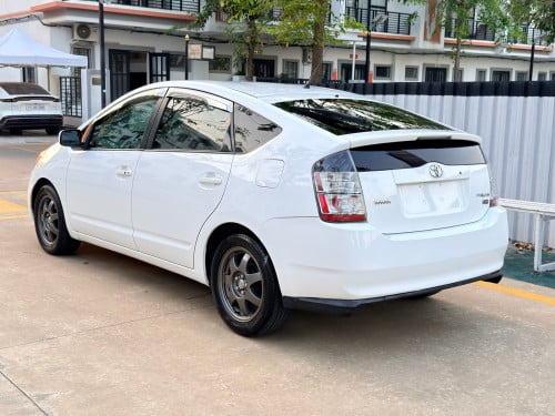 Prius 2005 Full Option