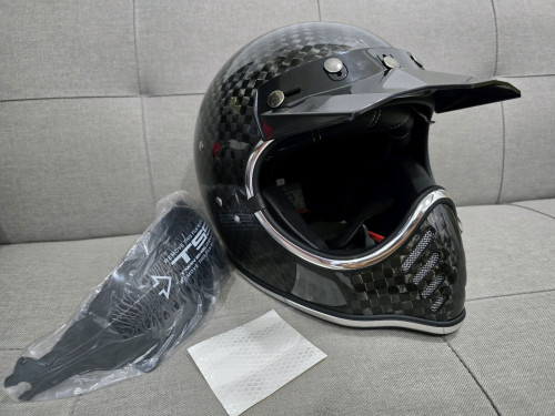 Retro carbon fiber helmet