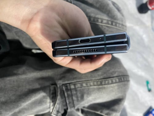 Urgent Sale! Need to sell Samsung Galaxy Z Fold4 quickly. Phone is in very good condition…