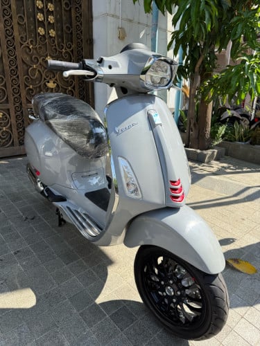 Vespa Sprint ក្រដាស់ពន្ធ