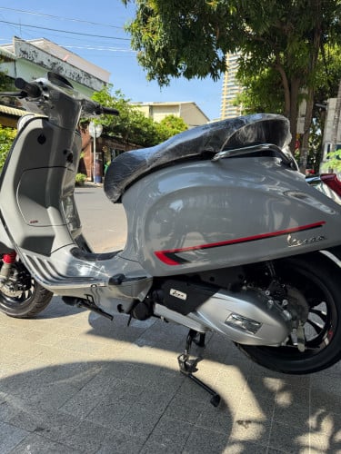 Vespa Sprint ក្រដាស់ពន្ធ