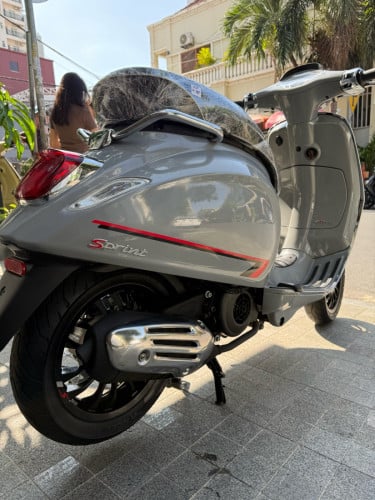Vespa Sprint ក្រដាស់ពន្ធ