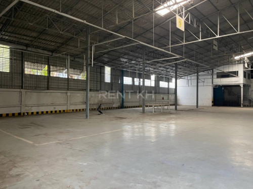 ឃ្លាំងជួលនៅផ្លូវហាណូយ