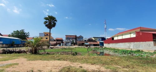 ដីកែងលក់