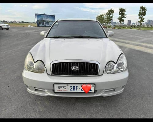ចង់លក់HYUNDAI SONATA 02 ហ្គាសស្រុីន​ ប្រភេទឡានកម្ររ​