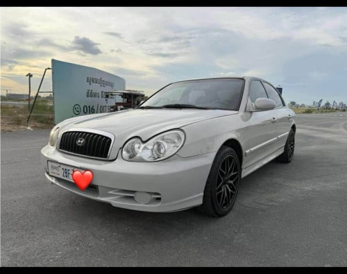 ចង់លក់HYUNDAI SONATA 02 ហ្គាសស្រុីន​ ប្រភេទឡានកម្ររ​