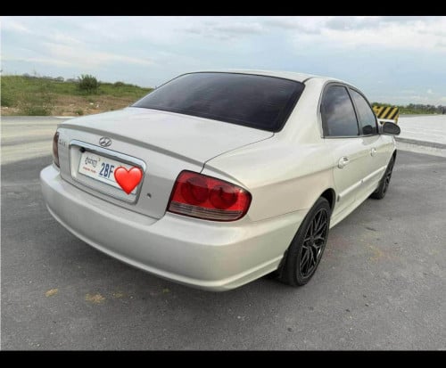 ចង់លក់HYUNDAI SONATA 02 ហ្គាសស្រុីន​ ប្រភេទឡានកម្ររ​