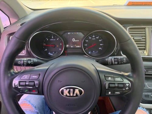 ស្តុកថ្មី Kia Carnival 2017 Full Option 5ប៊ូតុងពេញ