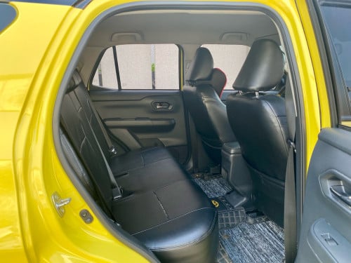 រថយន្តToyota RAiZE 022 ពណ៍លឿង ដំបូលខ្មៅ ឡានមិនសូវប្រើនៅថ្មីលក់