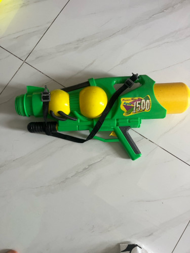 2 waterguns