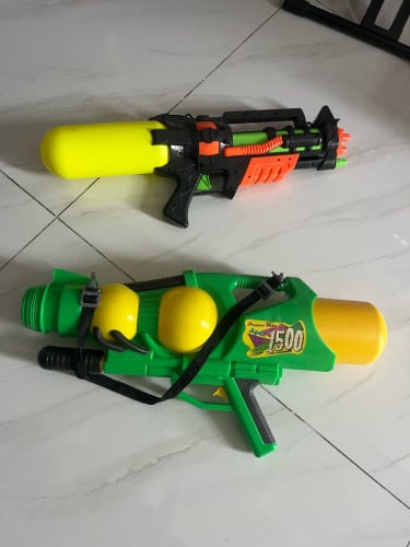 2 waterguns