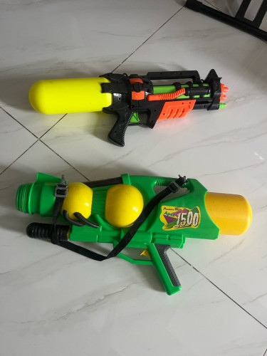 2 waterguns