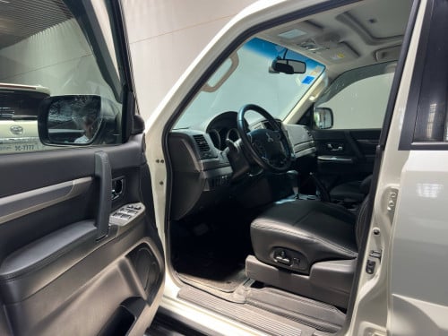 2022 Mitsubishi Pajero 4WD 7-seater