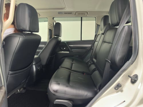 2022 Mitsubishi Pajero 4WD 7-seater