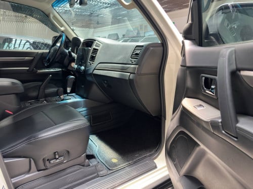 2022 Mitsubishi Pajero 4WD 7-seater