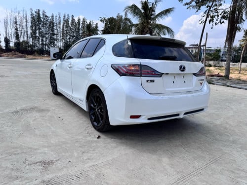 CT200h 2013 full premium អត់​បុក​ អត់​ច្រេះ​ ផែន​ឡាន​ស្អាត​