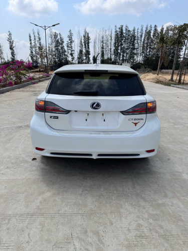 CT200h 2013 full premium អត់​បុក​ អត់​ច្រេះ​ ផែន​ឡាន​ស្អាត​