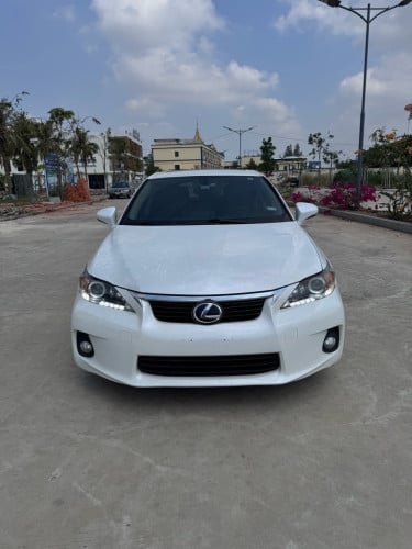 CT200h 2013 full premium អត់​បុក​ អត់​ច្រេះ​ ផែន​ឡាន​ស្អាត​