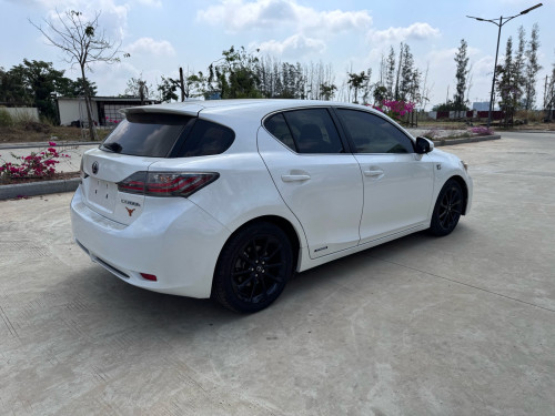 CT200h 2013 full premium អត់​បុក​ អត់​ច្រេះ​ ផែន​ឡាន​ស្អាត​